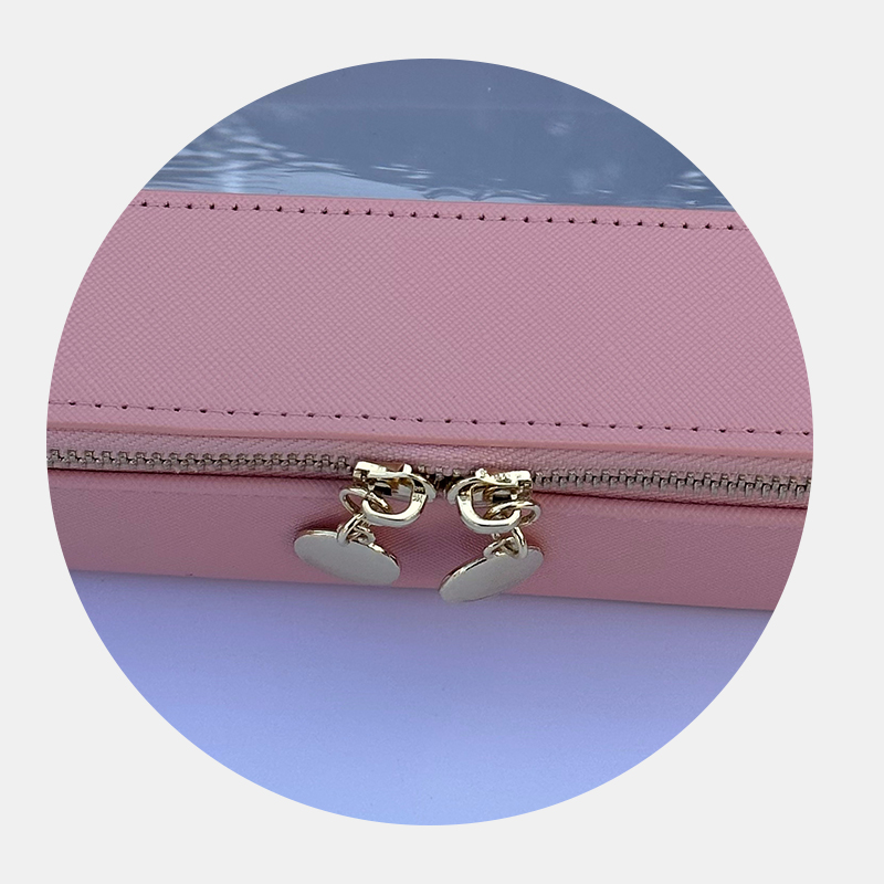 Smooth Double Zipper Closure